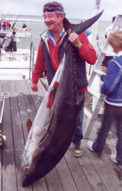 Happy Lure Maker, Dave Venn, with Australian Records SPECIES: Big Eye Tuna WEIGHT: 97.2 Kg LURE: JB Lures, 10 inch Ripper